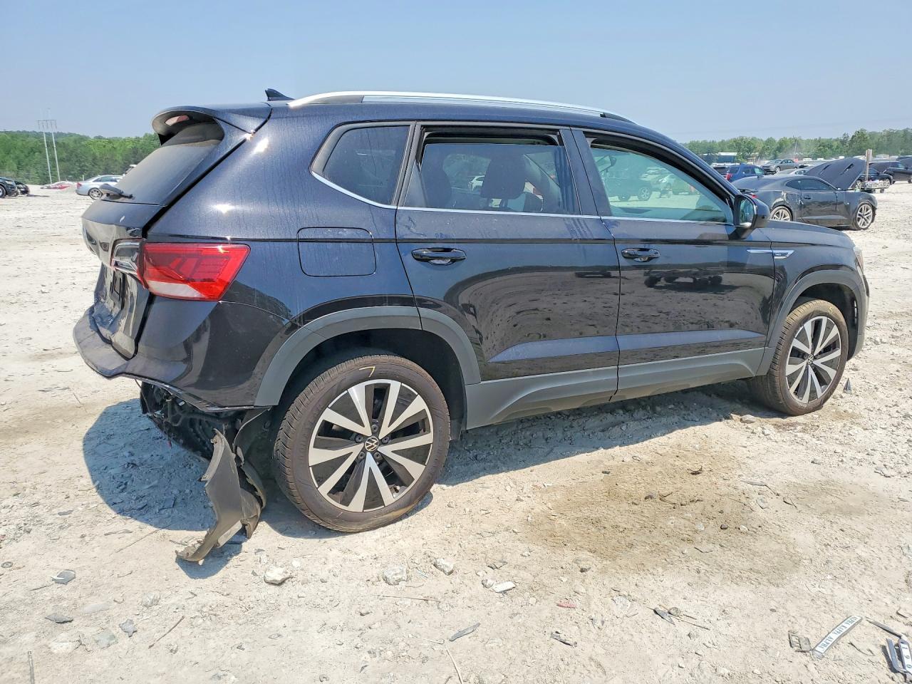 2022 Volkswagen Taos Se - Image 3