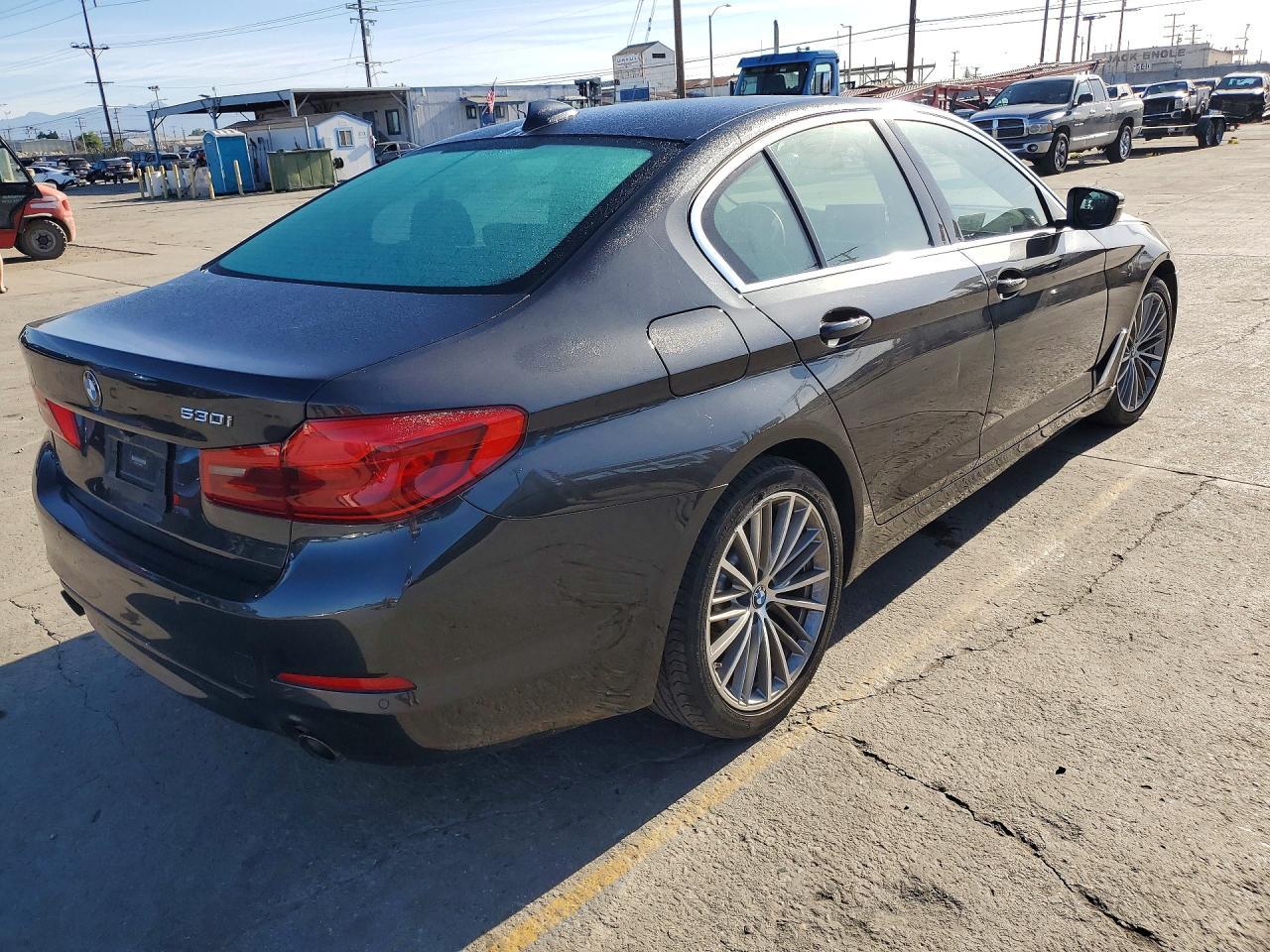2020 BMW 530 I - Фото 3