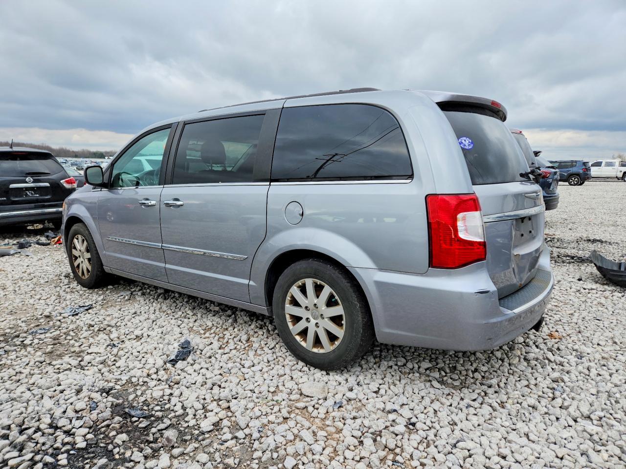 2015 Chrysler Town & Country Touring - Image 2