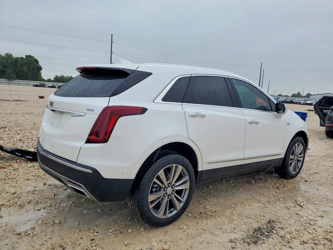2025 Cadillac Xt5 Premium Luxury - Image 3