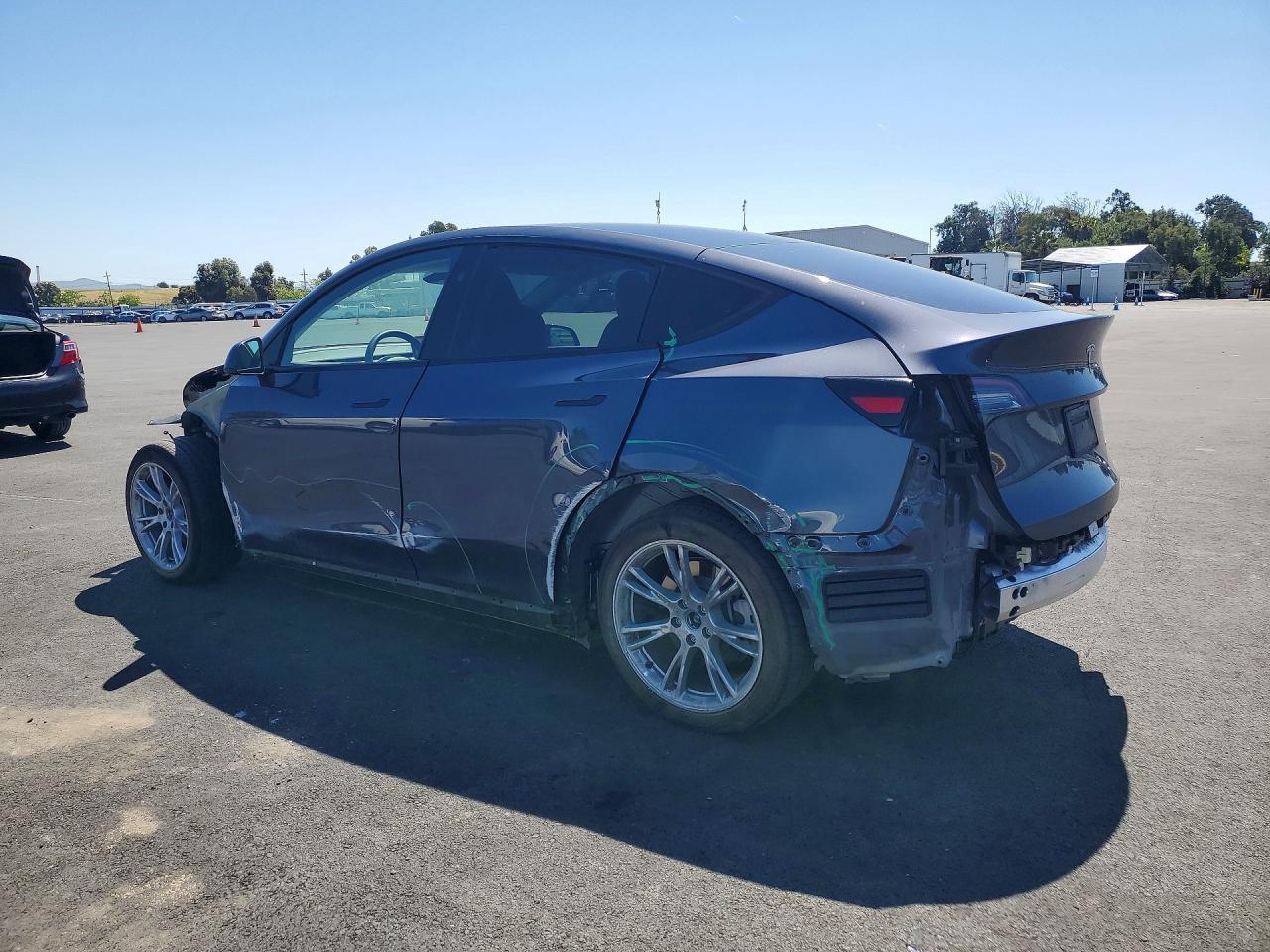 2023 Tesla Model Y - Фото 2