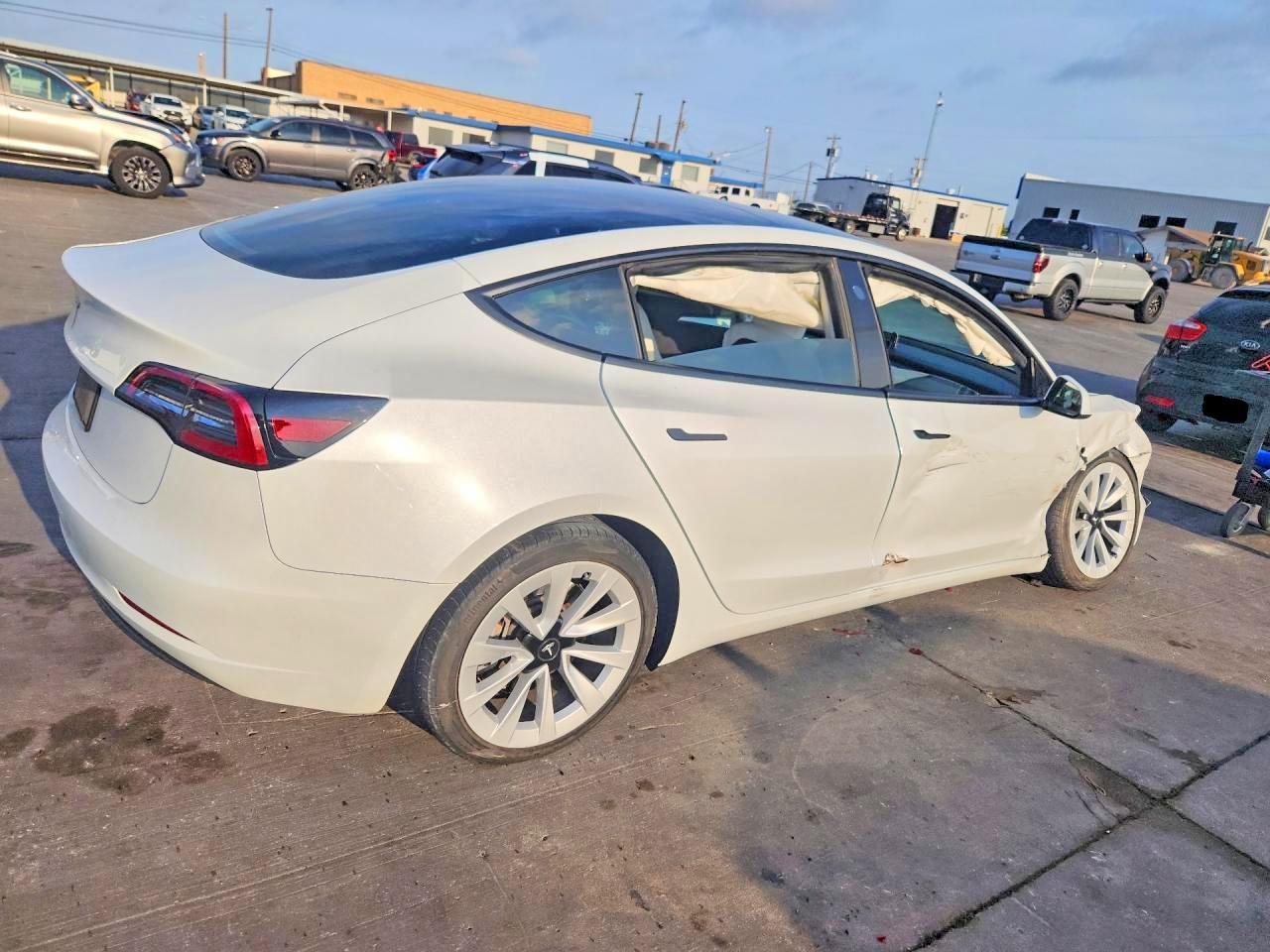 2023 Tesla Model 3 - Фото 3