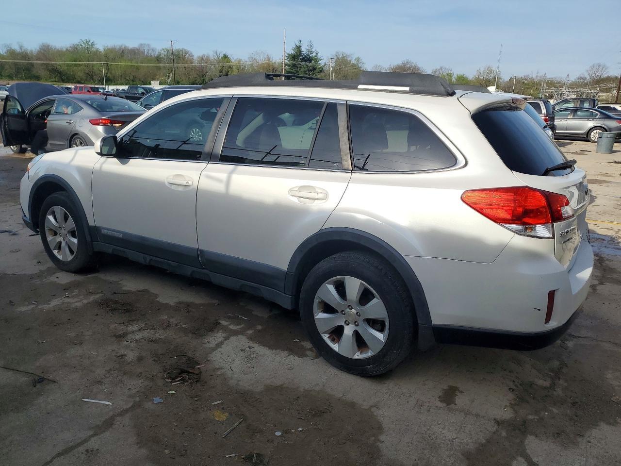 2010 Subaru Outback - Фото 2