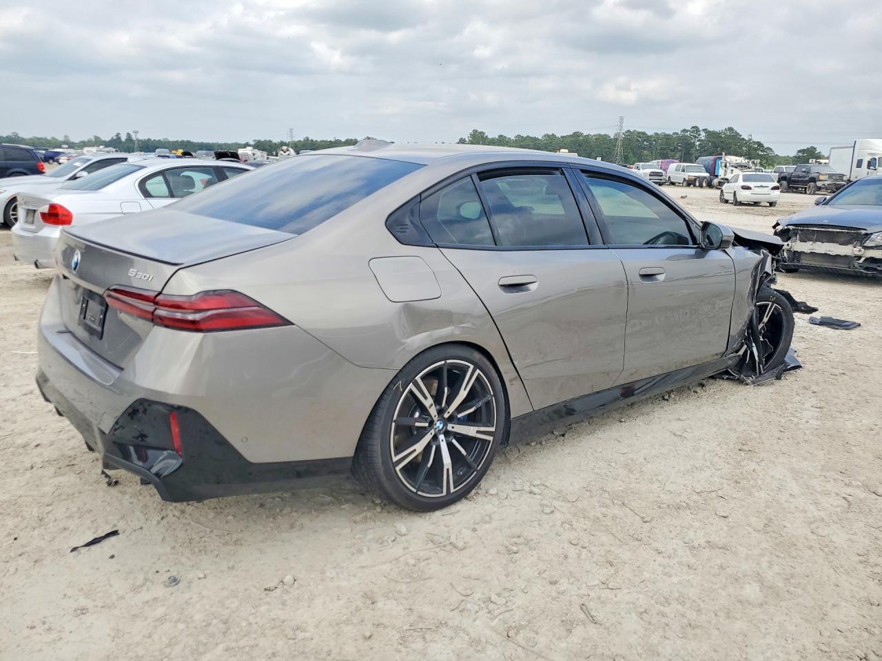 2026 BMW 530 I - Image 3