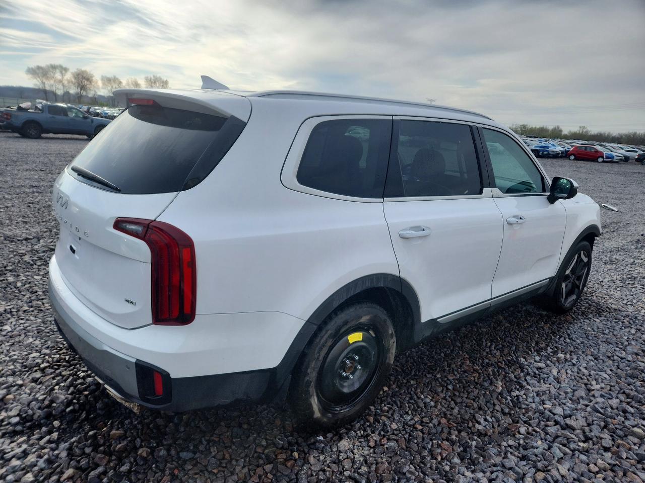 2023 Kia Telluride S - Image 3