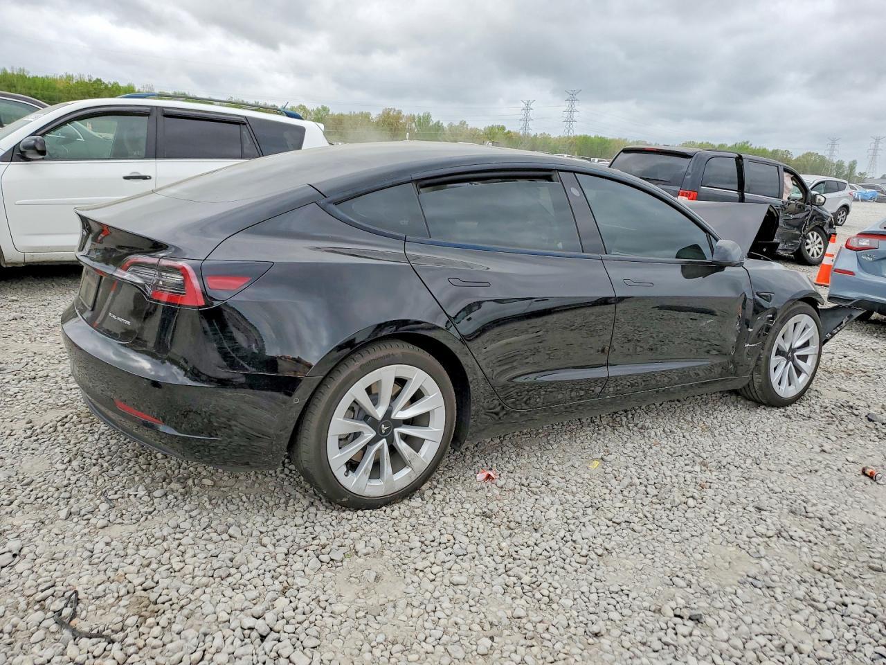 2022 Tesla Model 3 - Фото 3