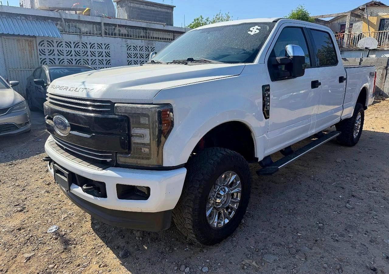 2017 Ford F250 Super Duty - Фото 2