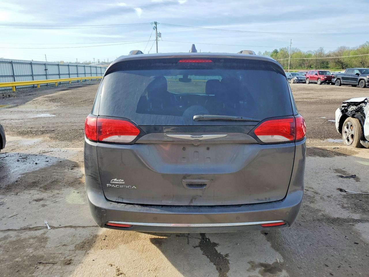 2018 Chrysler Pacifica Touring L - Фото 6