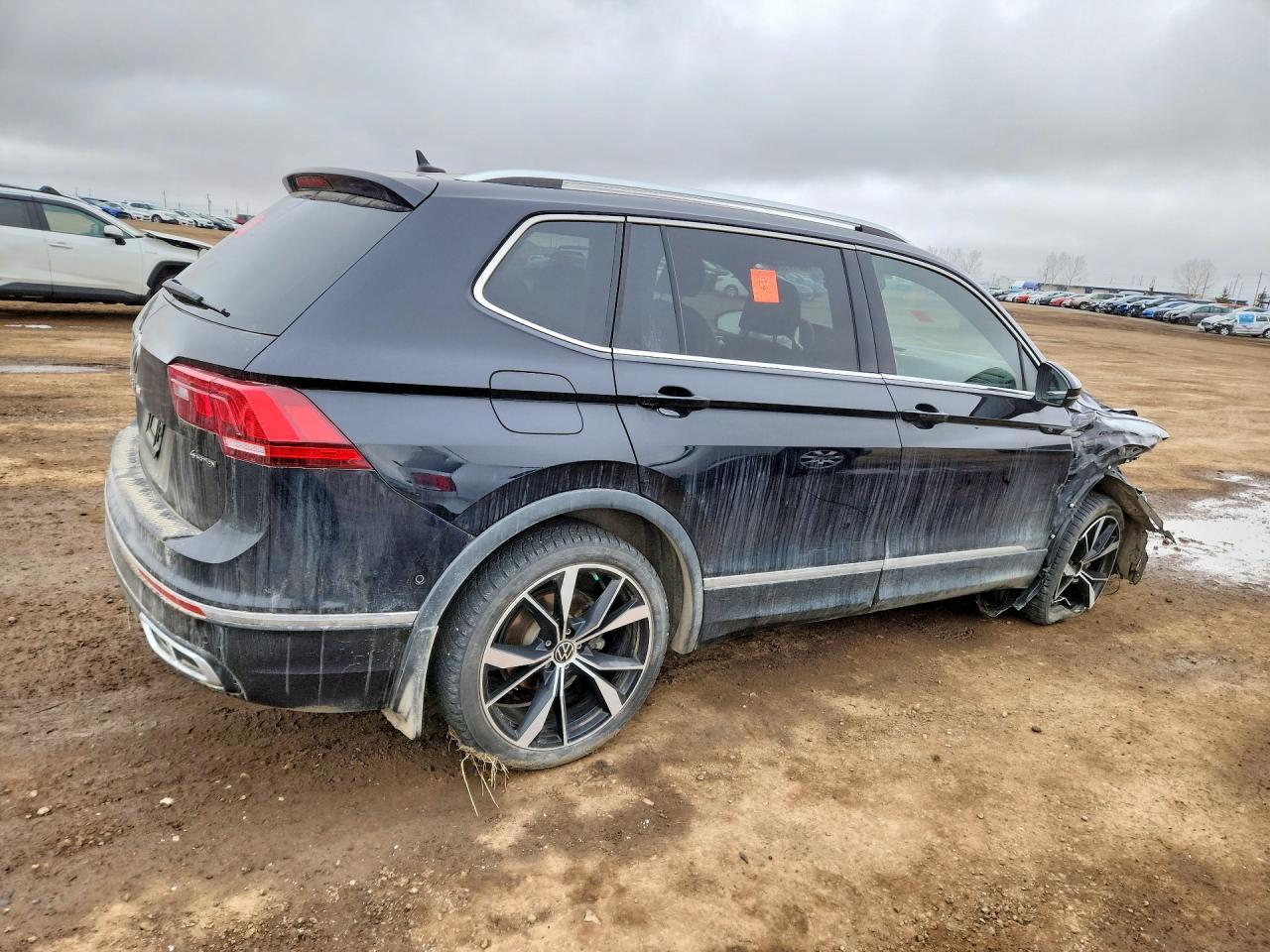 2022 Volkswagen Tiguan Sel R-Line - Image 3