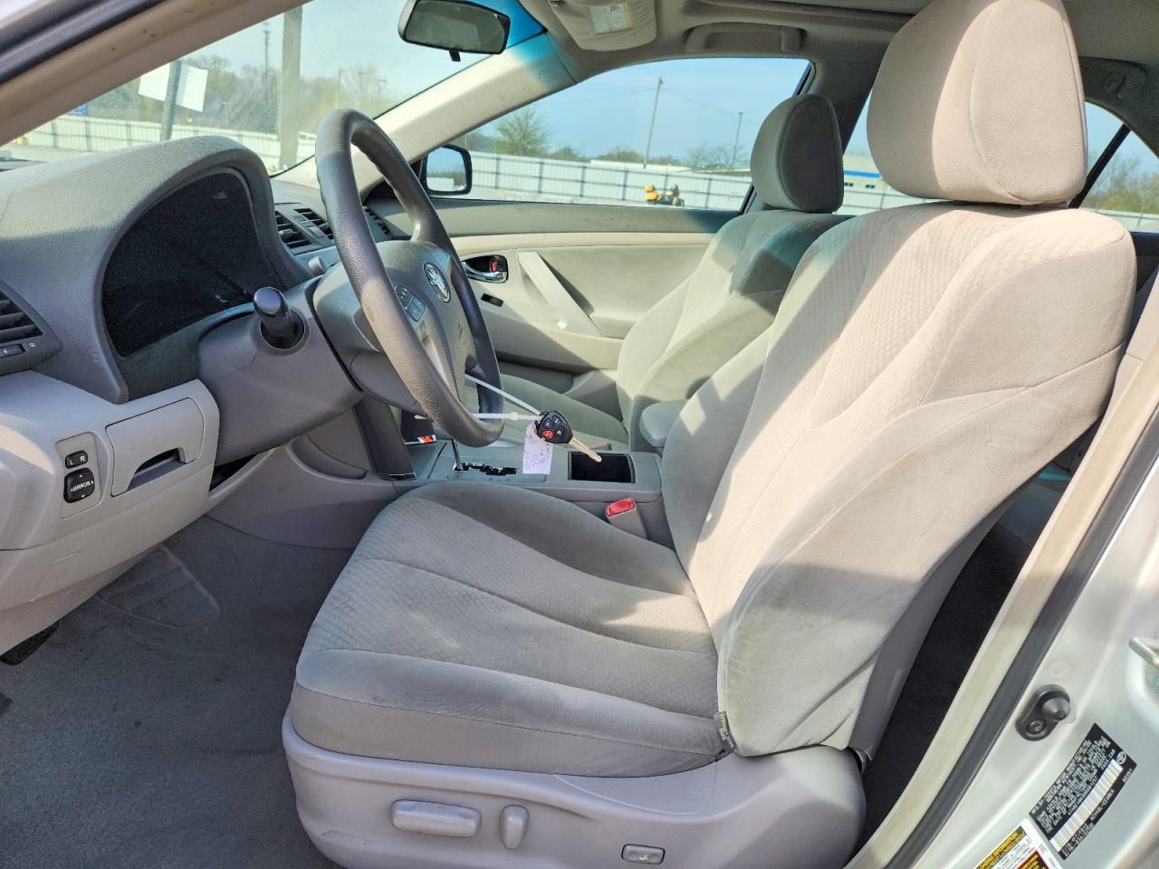 2009 Toyota Camry Le - Image 7