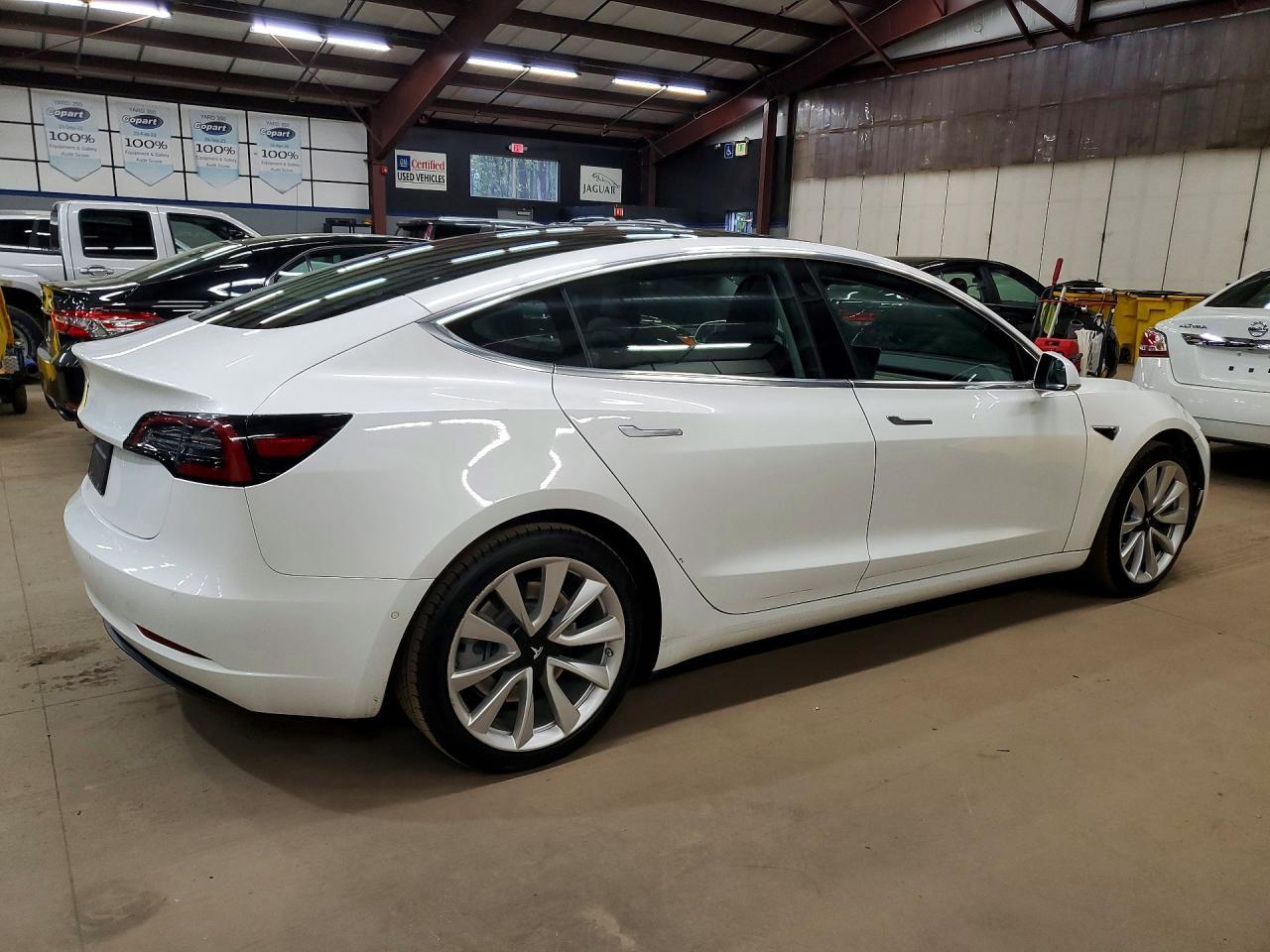 2019 Tesla Model 3 - Фото 3