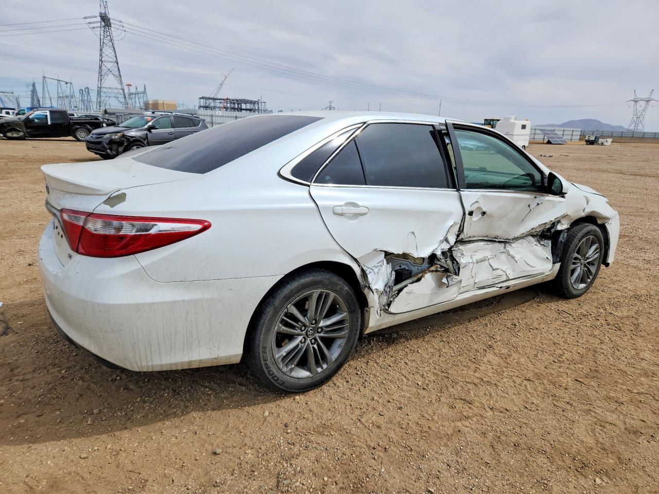 2017 Toyota Camry Se - Фото 3