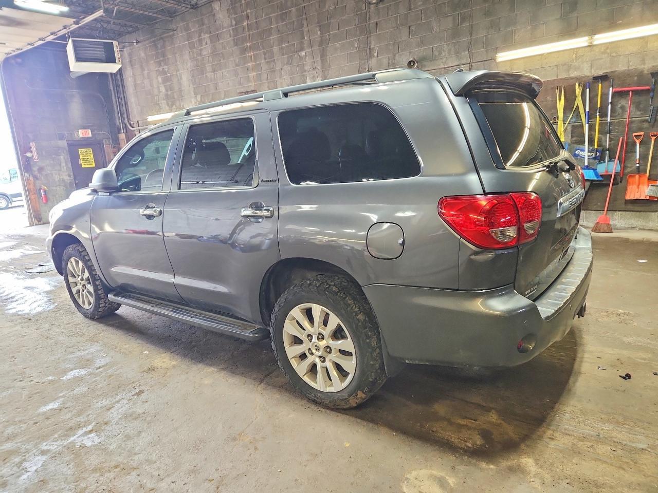2012 Toyota Sequoia Limited - Фото 2