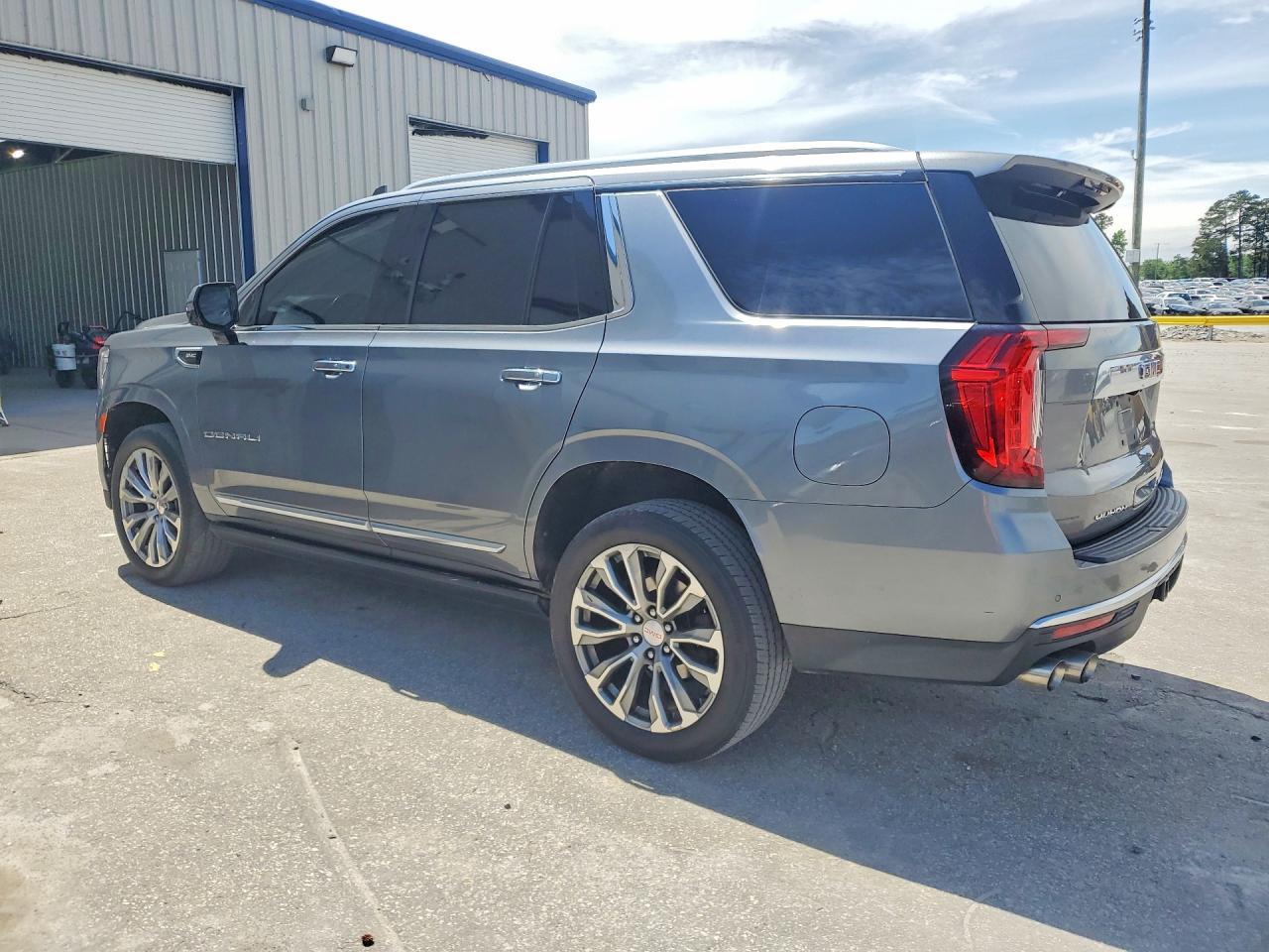 2021 GMC Yukon Denali - Фото 2