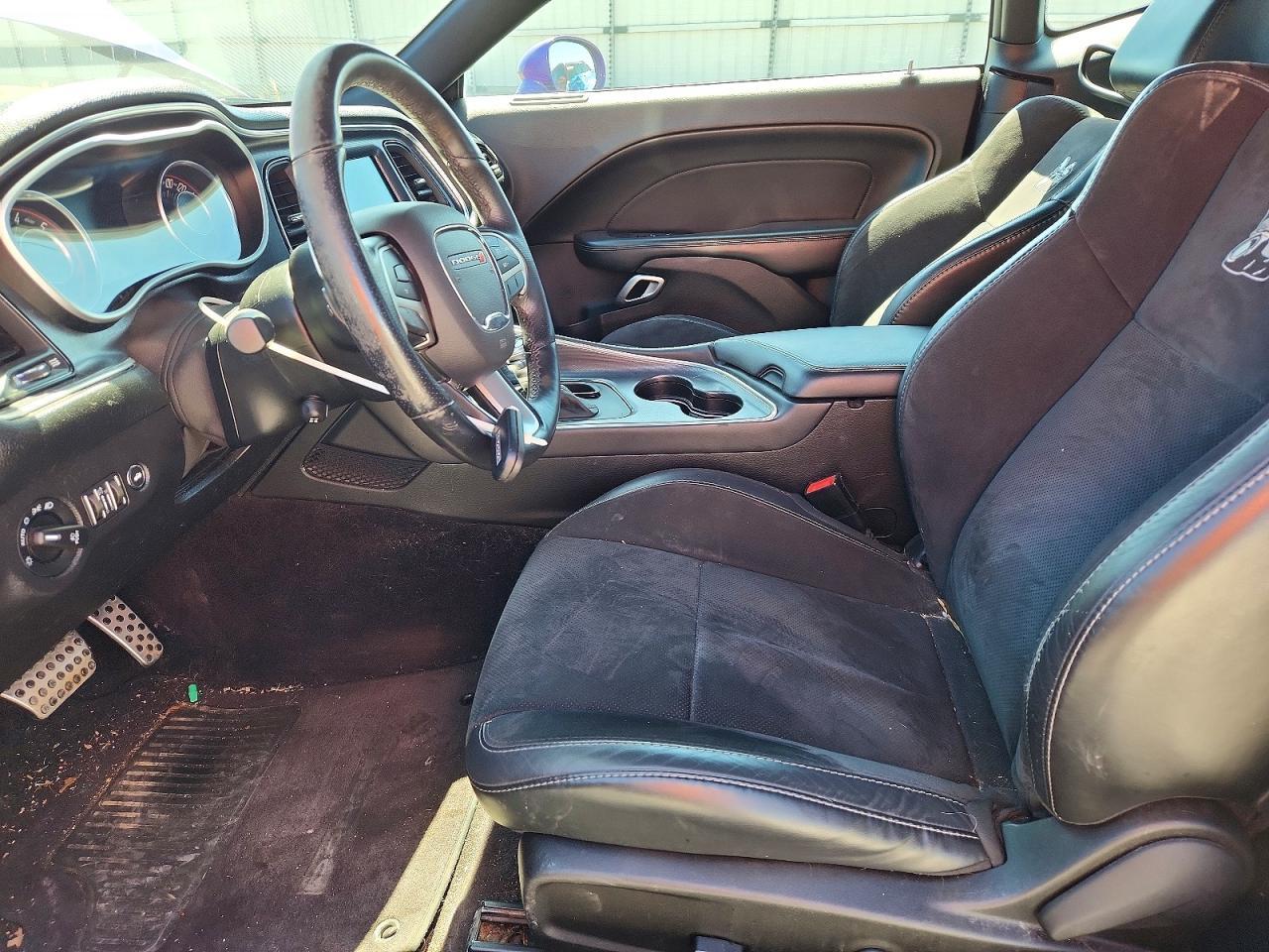 2016 Dodge Challenger R - Image 7