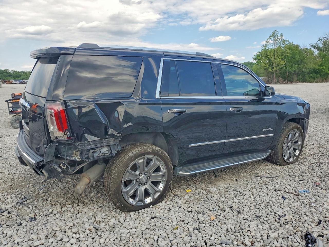 2016 GMC Yukon Denali - Image 3