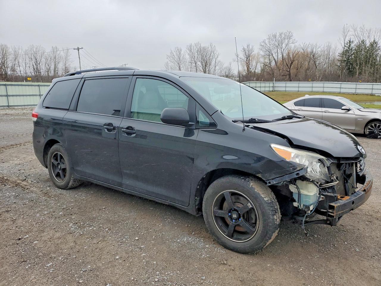 2013 Toyota Sienna Xle 8-Passenger - Фото 4