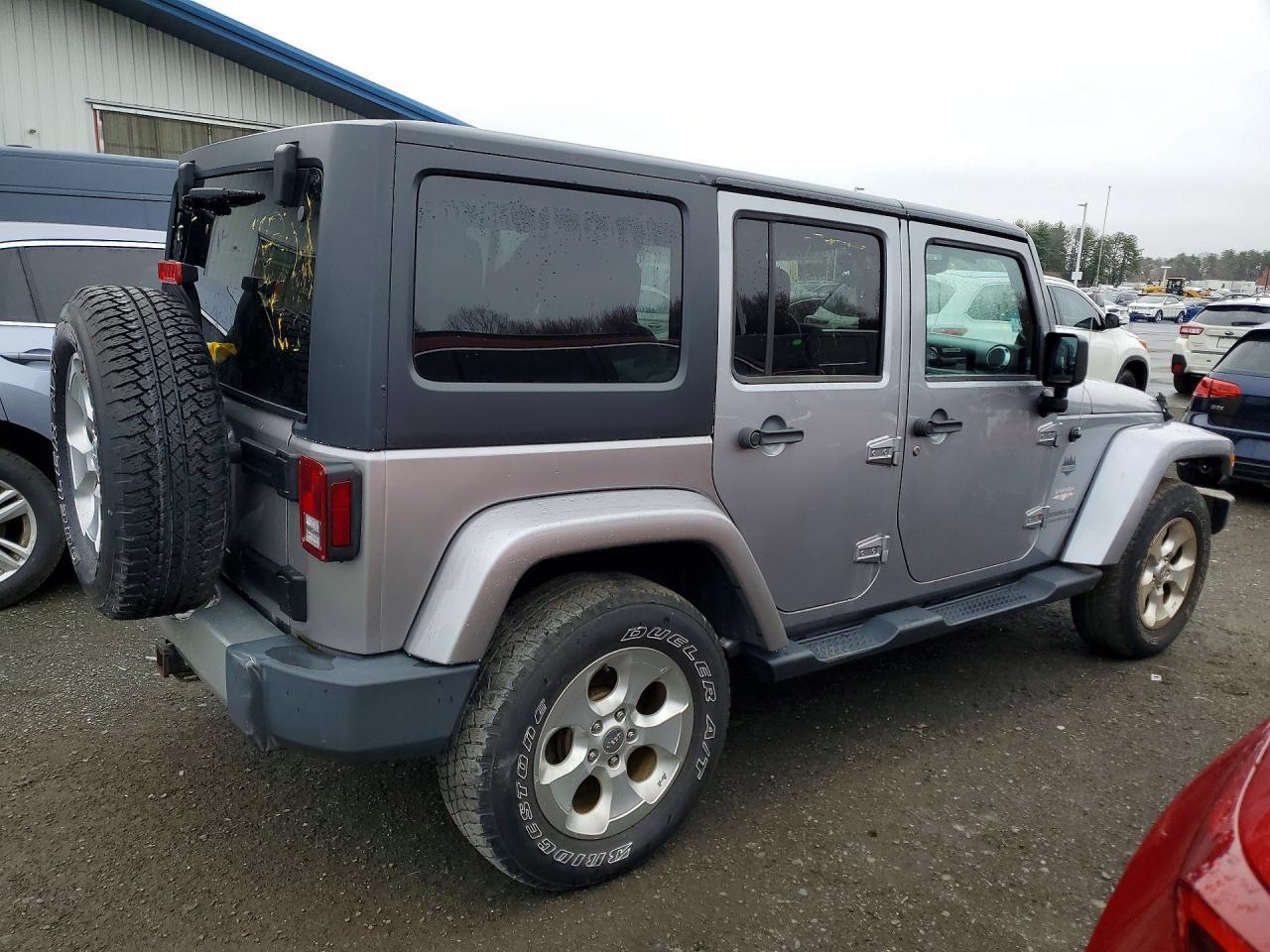 2013 Jeep Wrangler Unlimited Sahara - Image 3