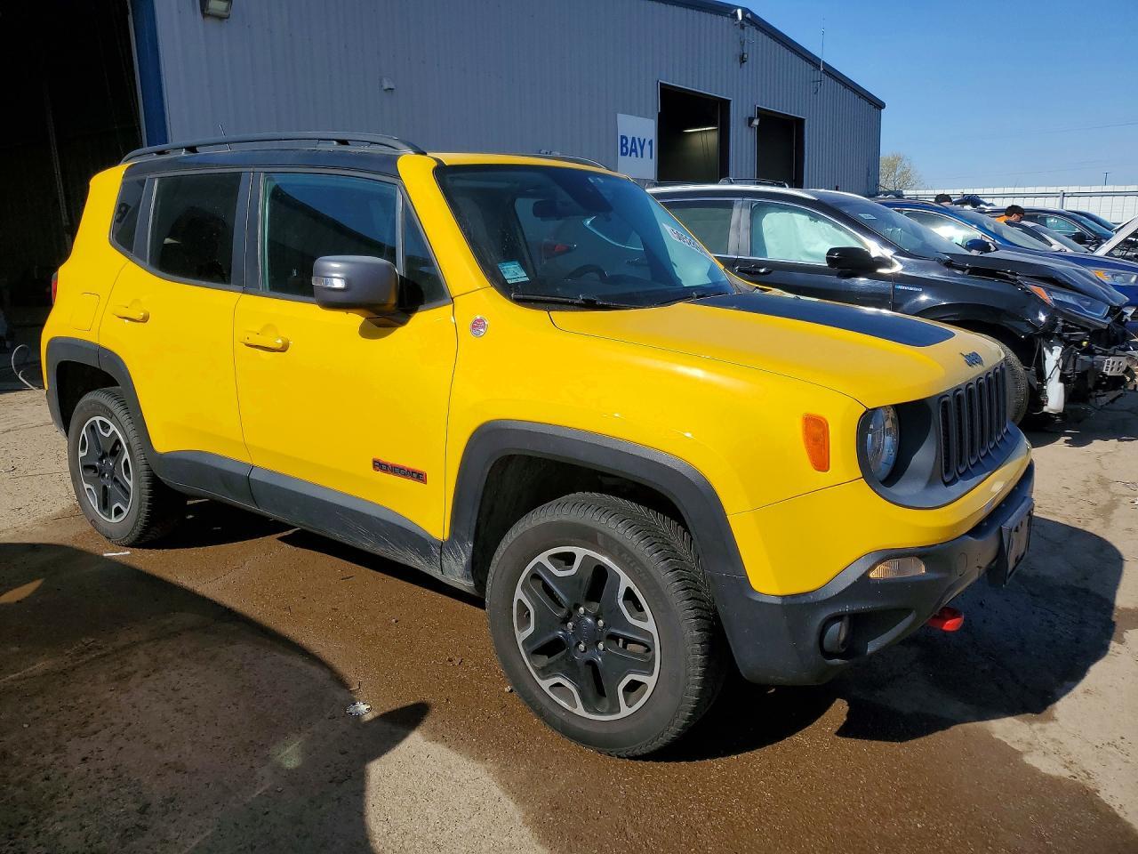 2016 Jeep Renegade Trailhawk - Image 4