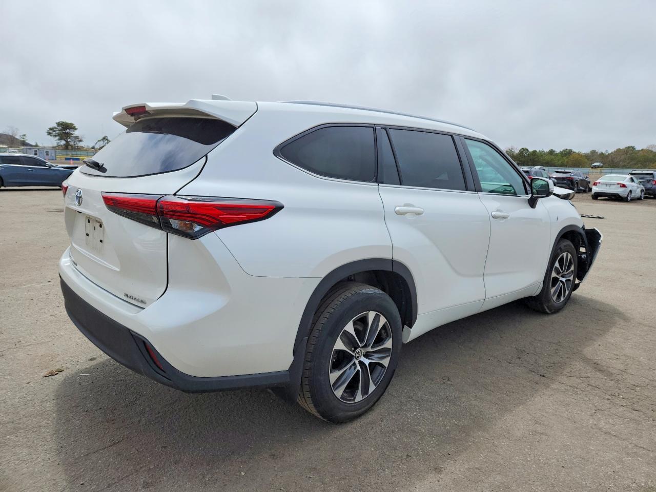 2021 Toyota Highlander Xle - Фото 3