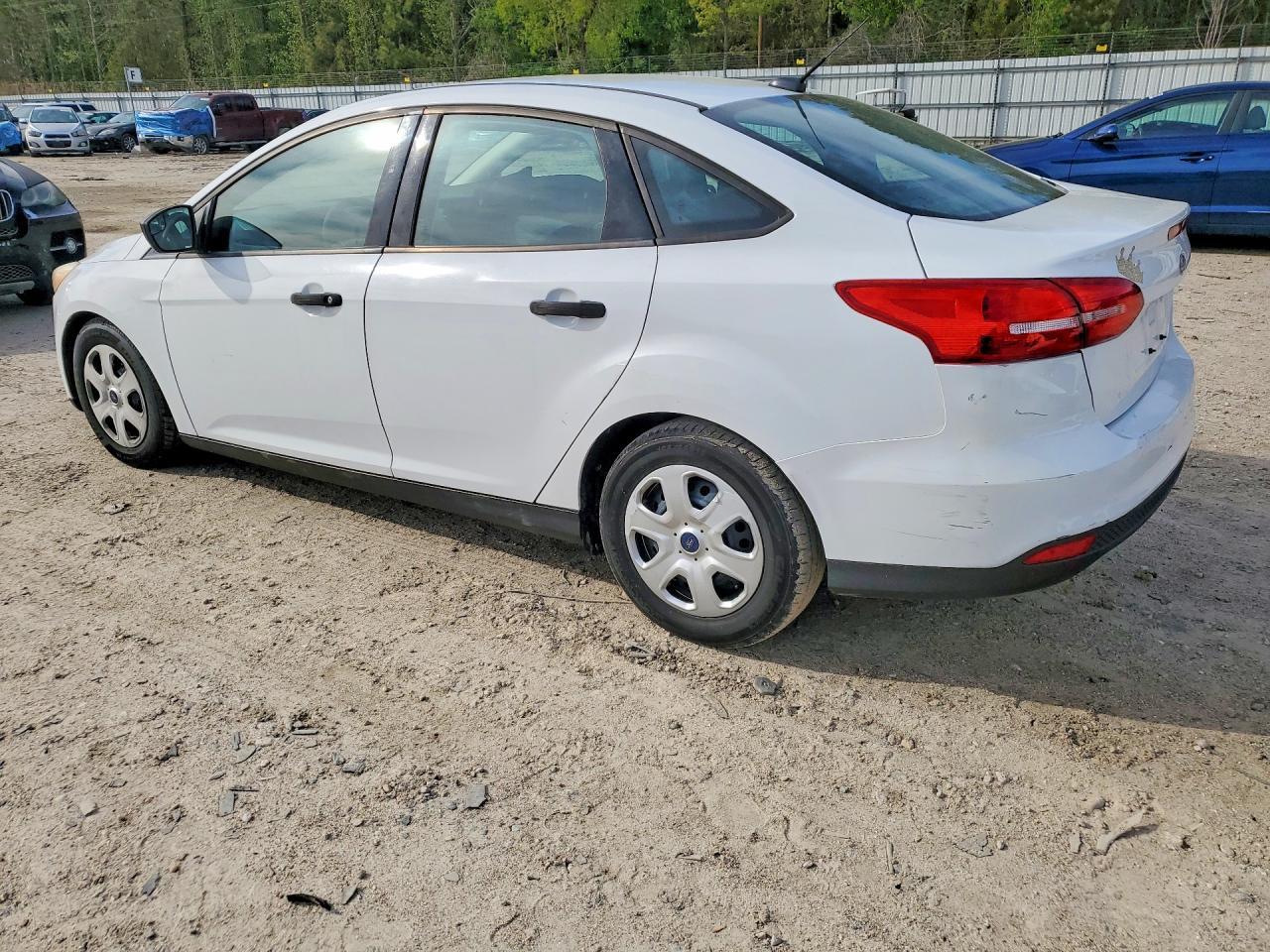2016 Ford Focus S - Фото 2