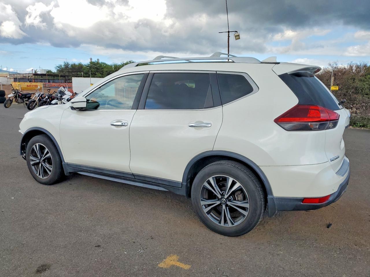 2020 Nissan Rogue Sv - Image 2