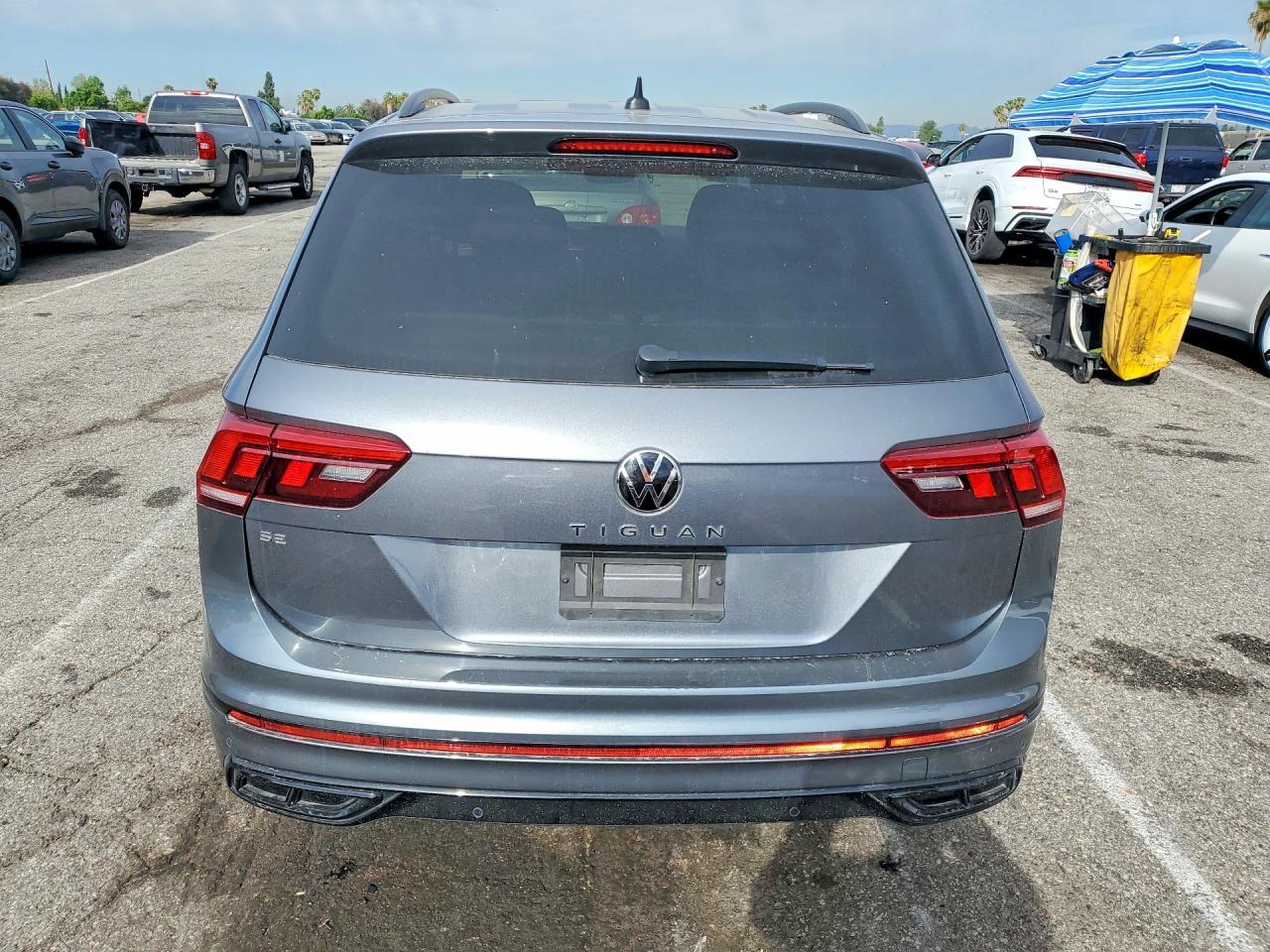 2022 Volkswagen Tiguan Se R-Line Black - Image 6