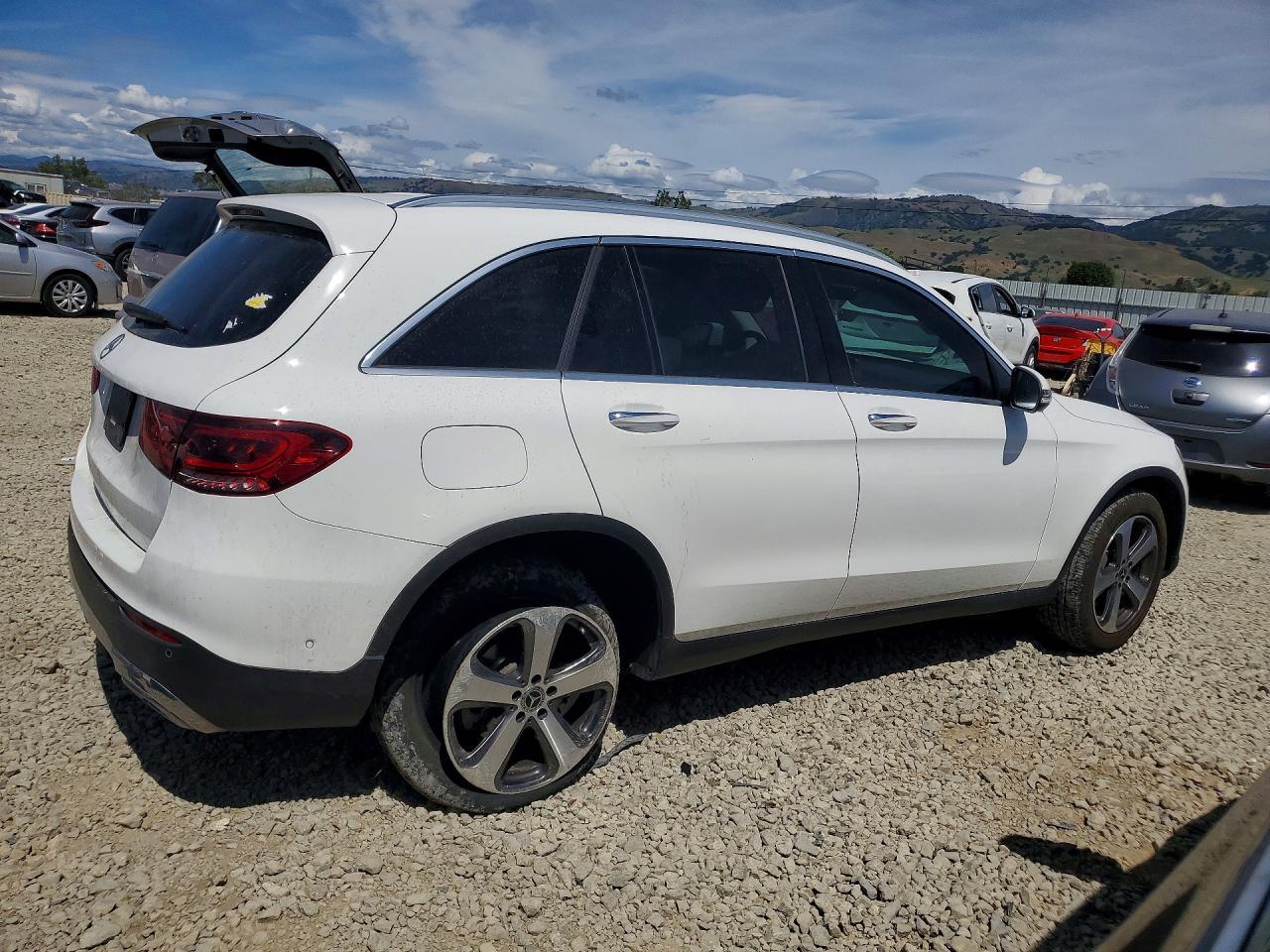 2022 Mercedes-Benz Glc 300 - Image 3