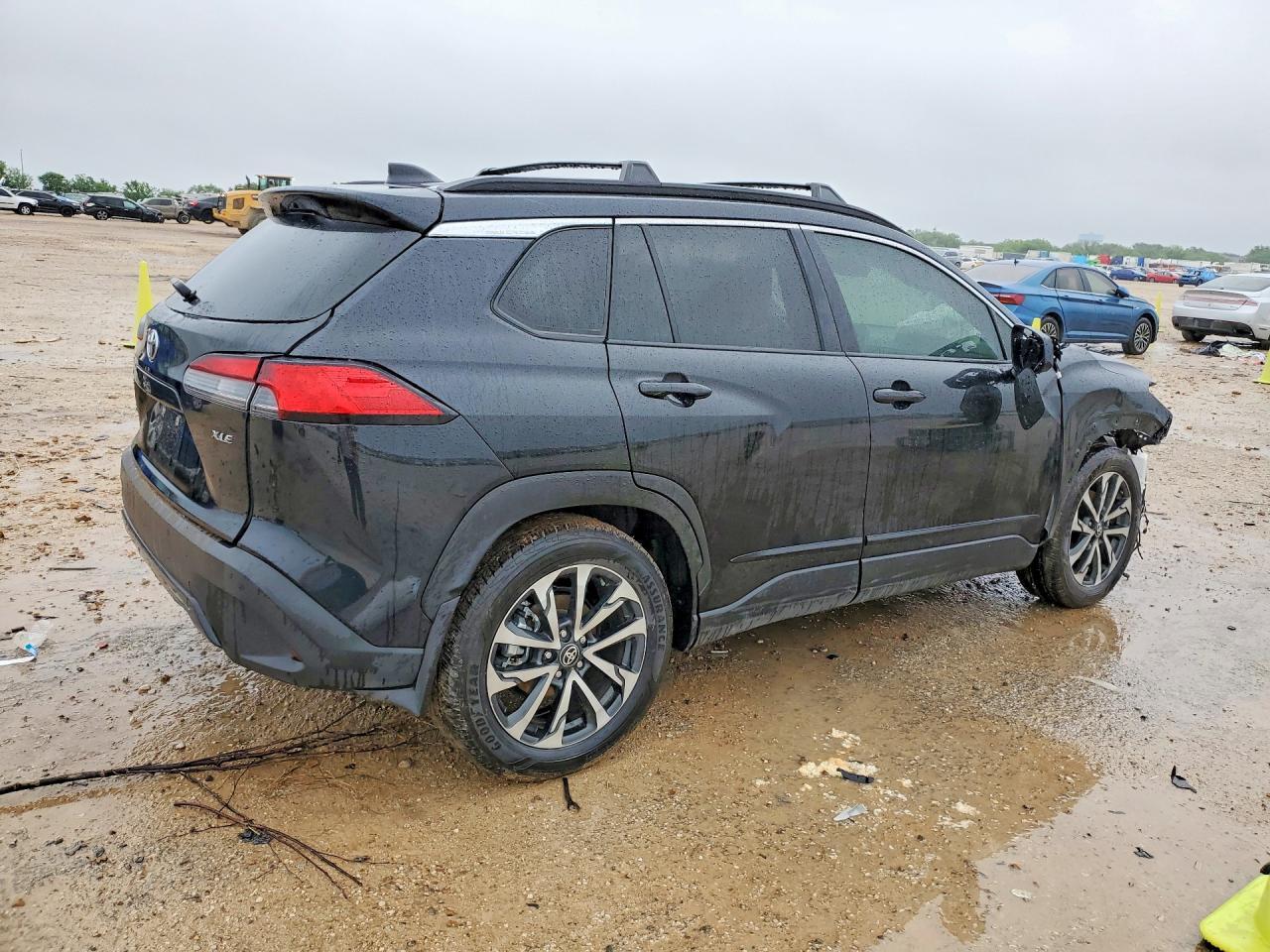 2024 Toyota Corolla Cross Xle - Image 3
