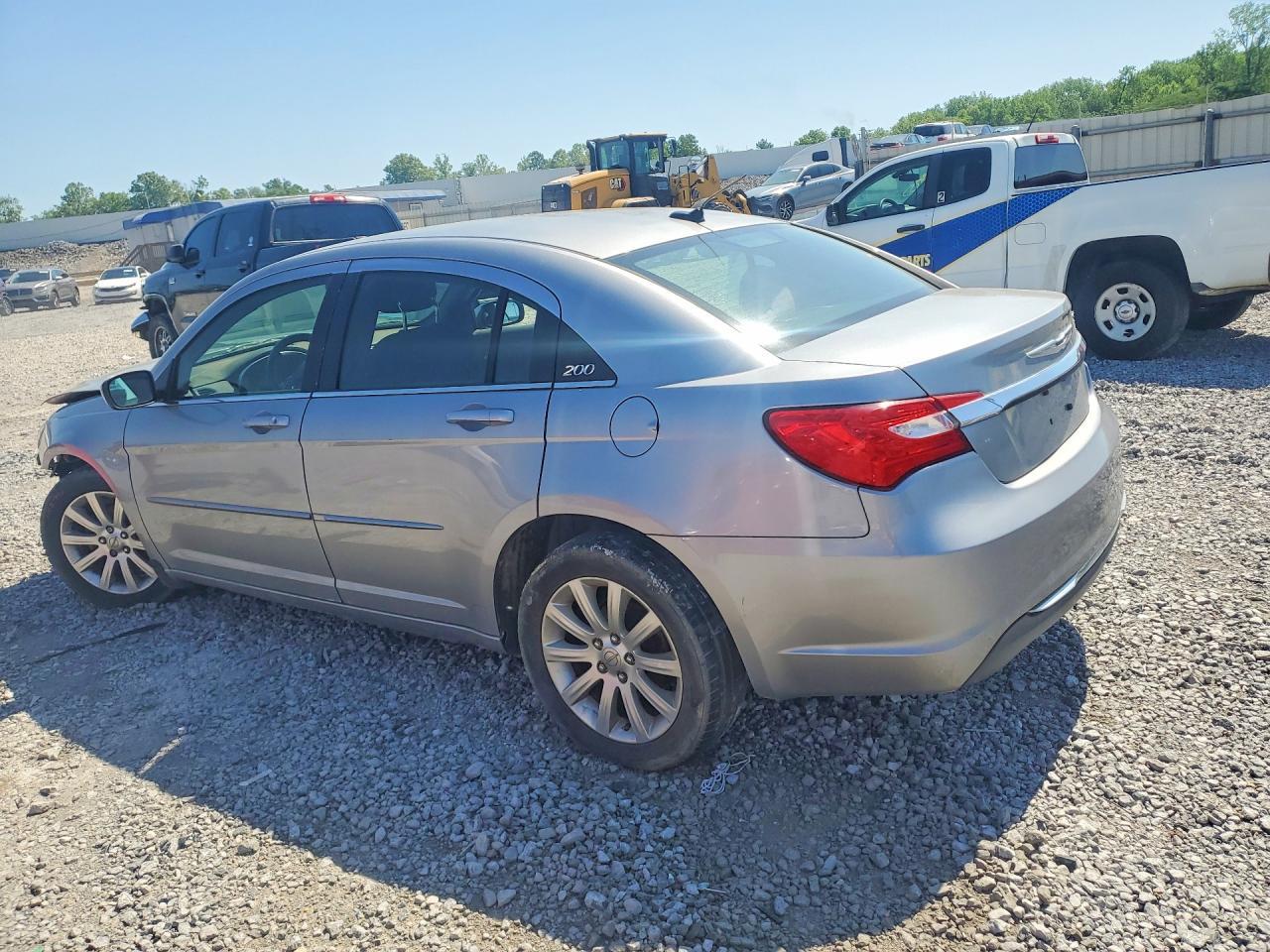 2013 Chrysler 200 Touring - Image 2