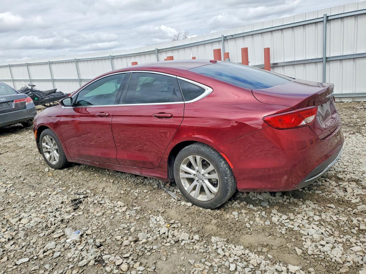 2016 Chrysler 200 Limited - Фото 2