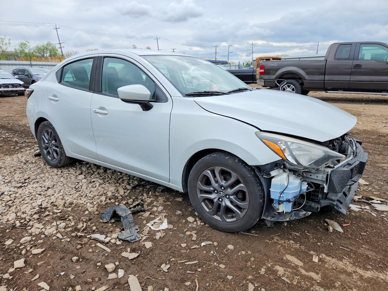 2019 Toyota Yaris Le - Фото 4