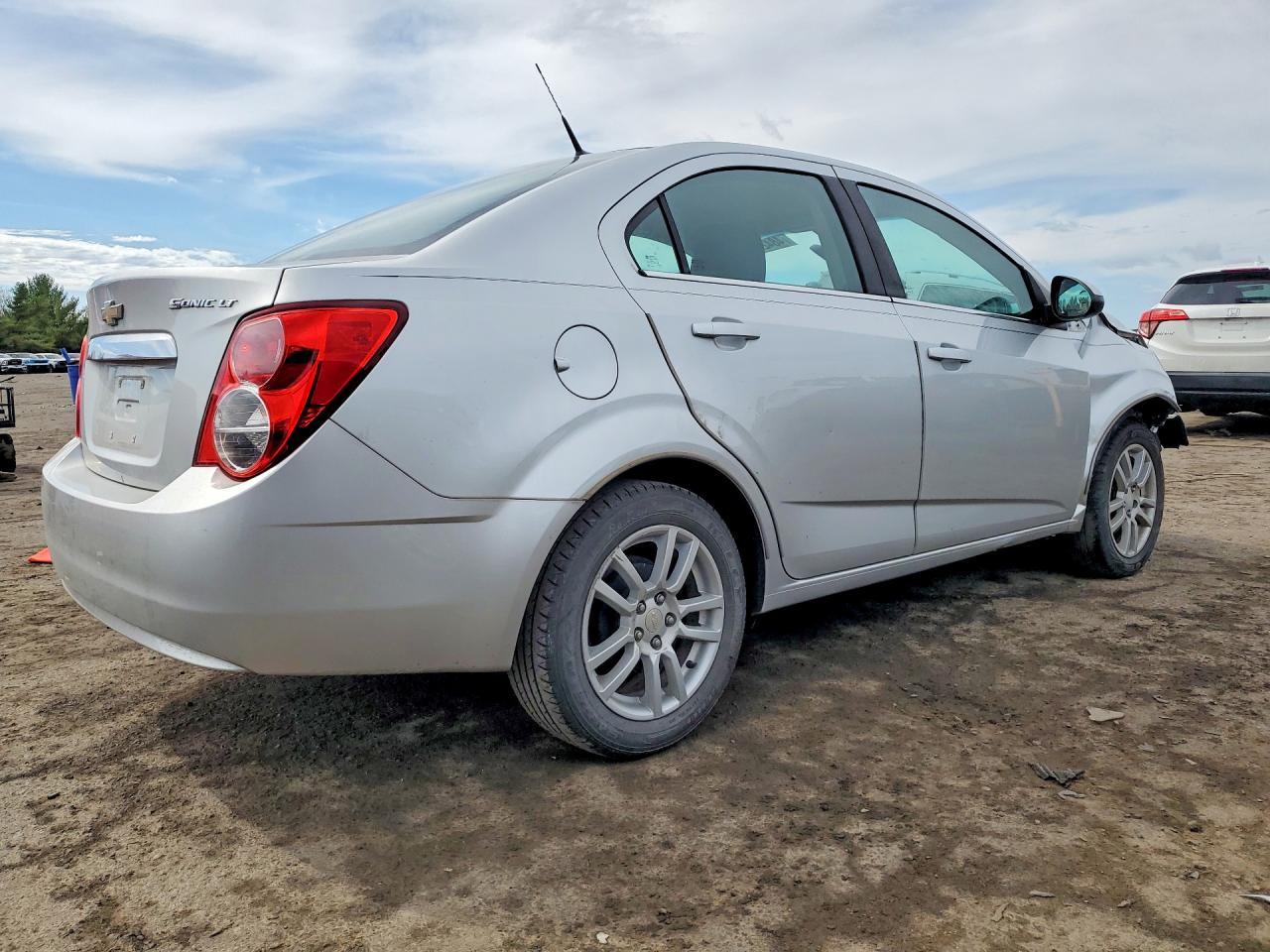 2013 Chevrolet Sonic Lt - Image 3