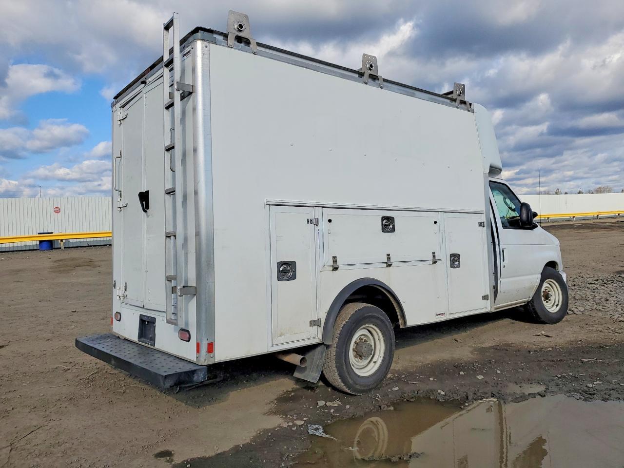 2019 Ford E350 Utility / Service Truck - Image 3