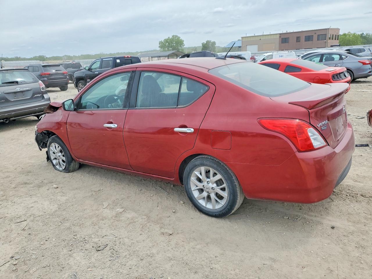2018 Nissan Versa Sv - Фото 2
