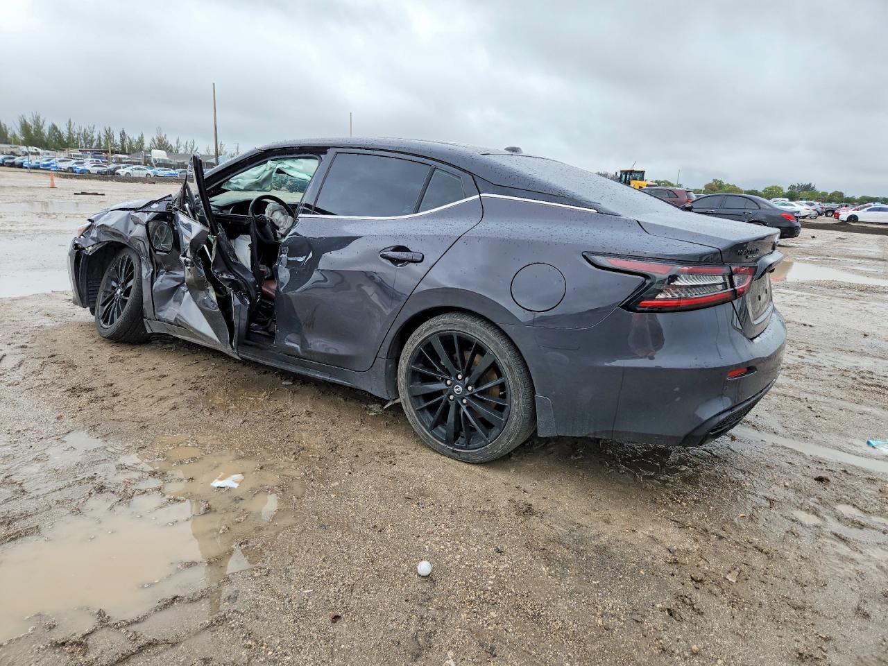2021 Nissan Maxima Platinum - Image 2