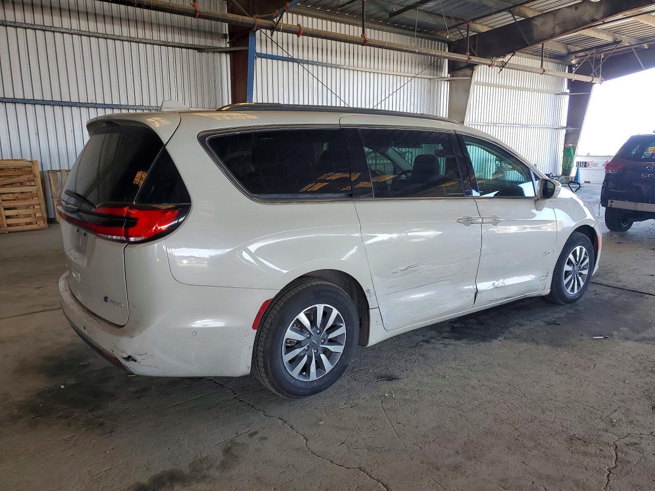 2021 Chrysler Pacifica Hybrid Touring L - Фото 3