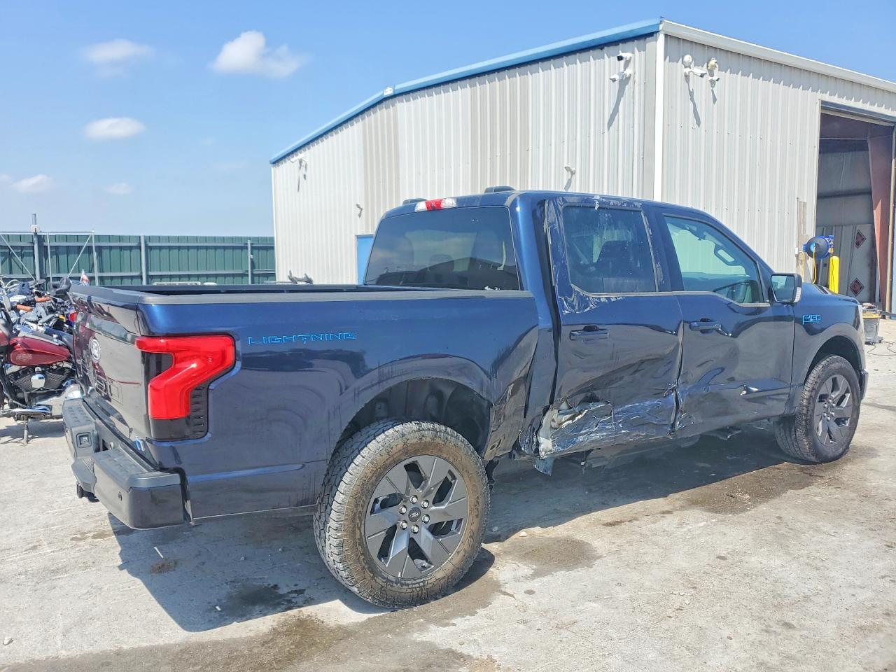 2024 Ford F150 Lightning Xlt - Фото 3