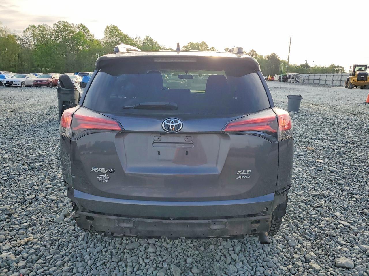 2016 Toyota Rav4 Xle - Image 6