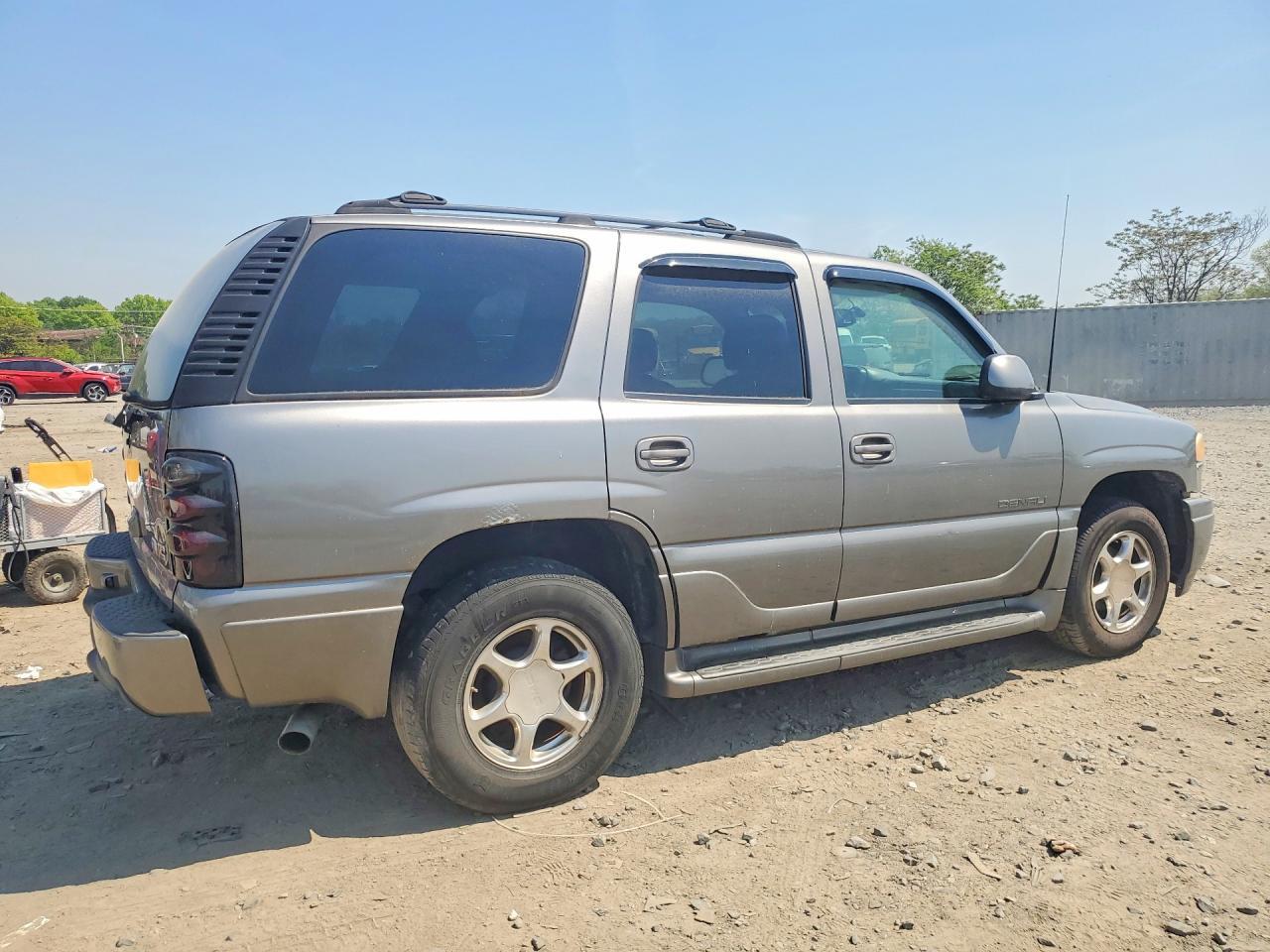 2005 GMC Yukon Denali - Фото 3