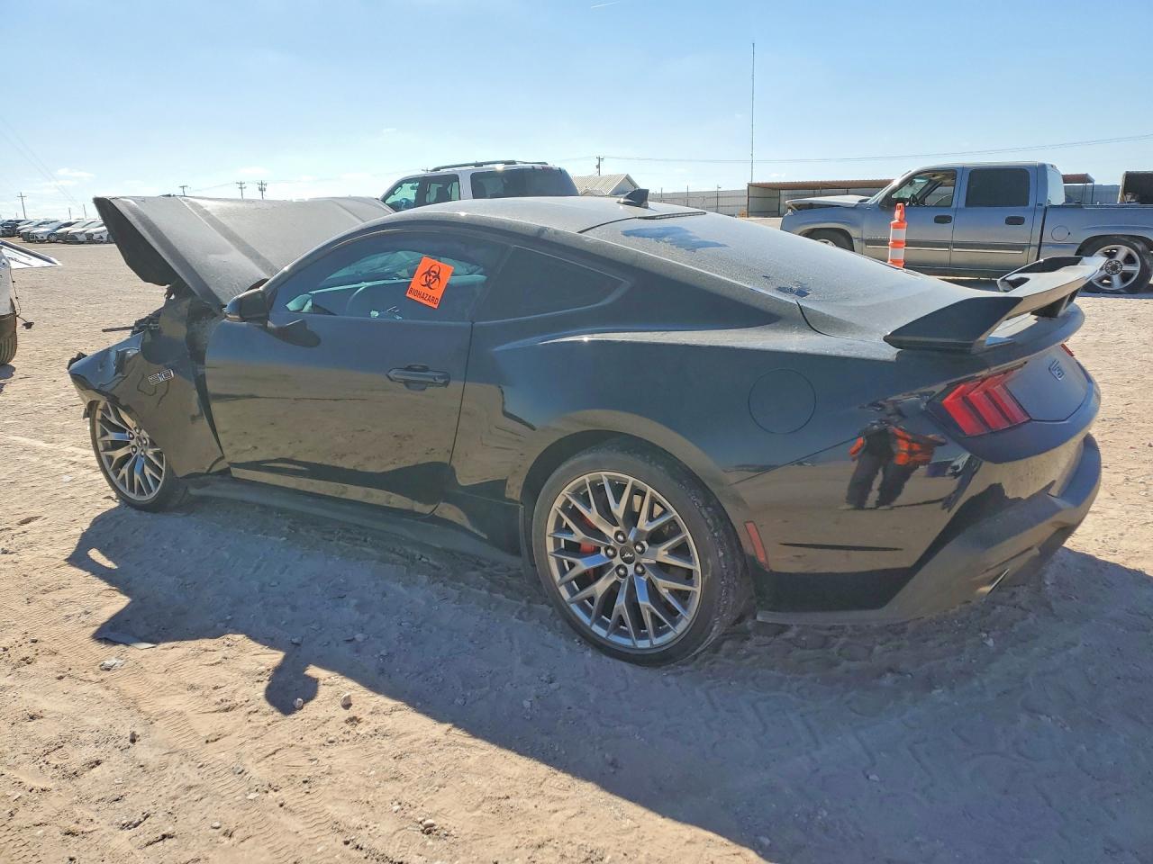 2024 Ford Mustang Gt - Фото 2