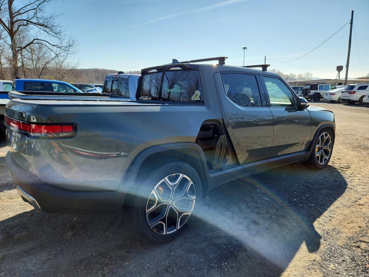 2022 Rivian R1T Launch Edition - Фото 3