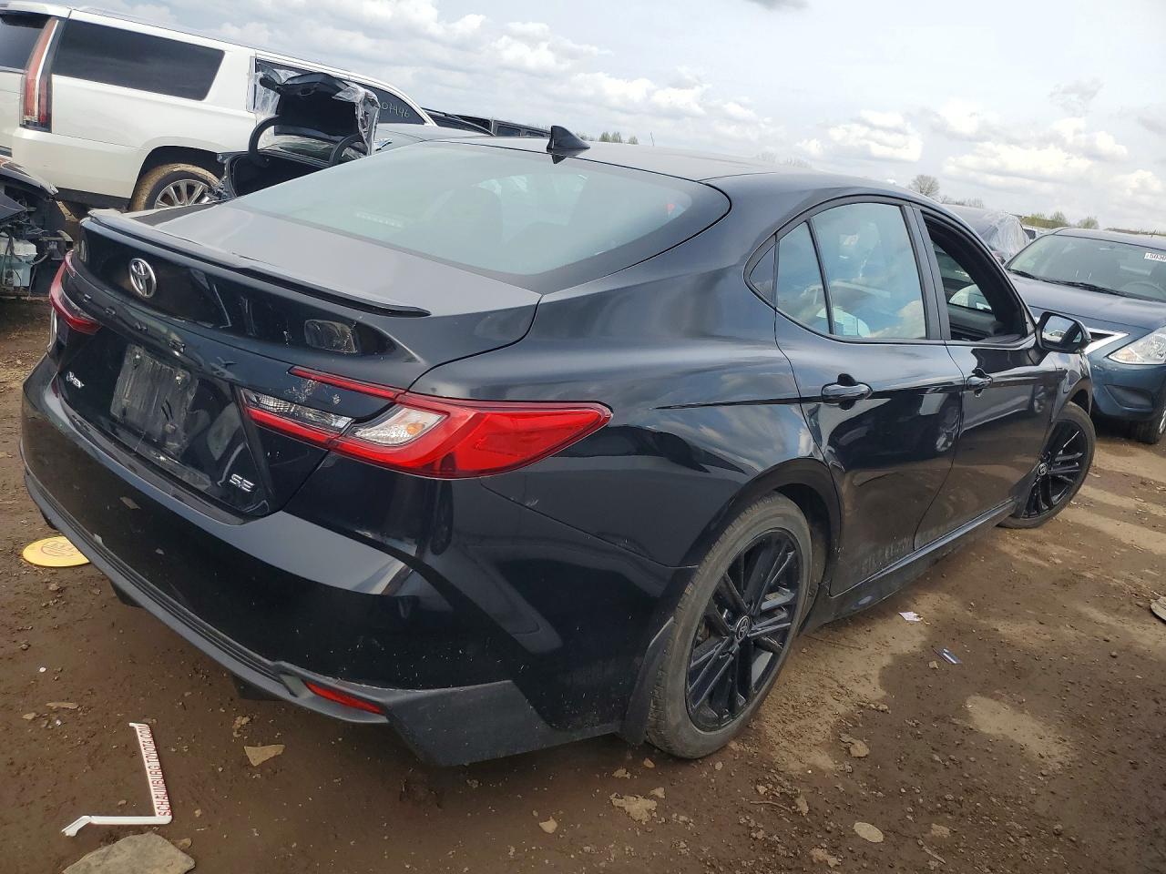 2025 Toyota Camry Se - Фото 3