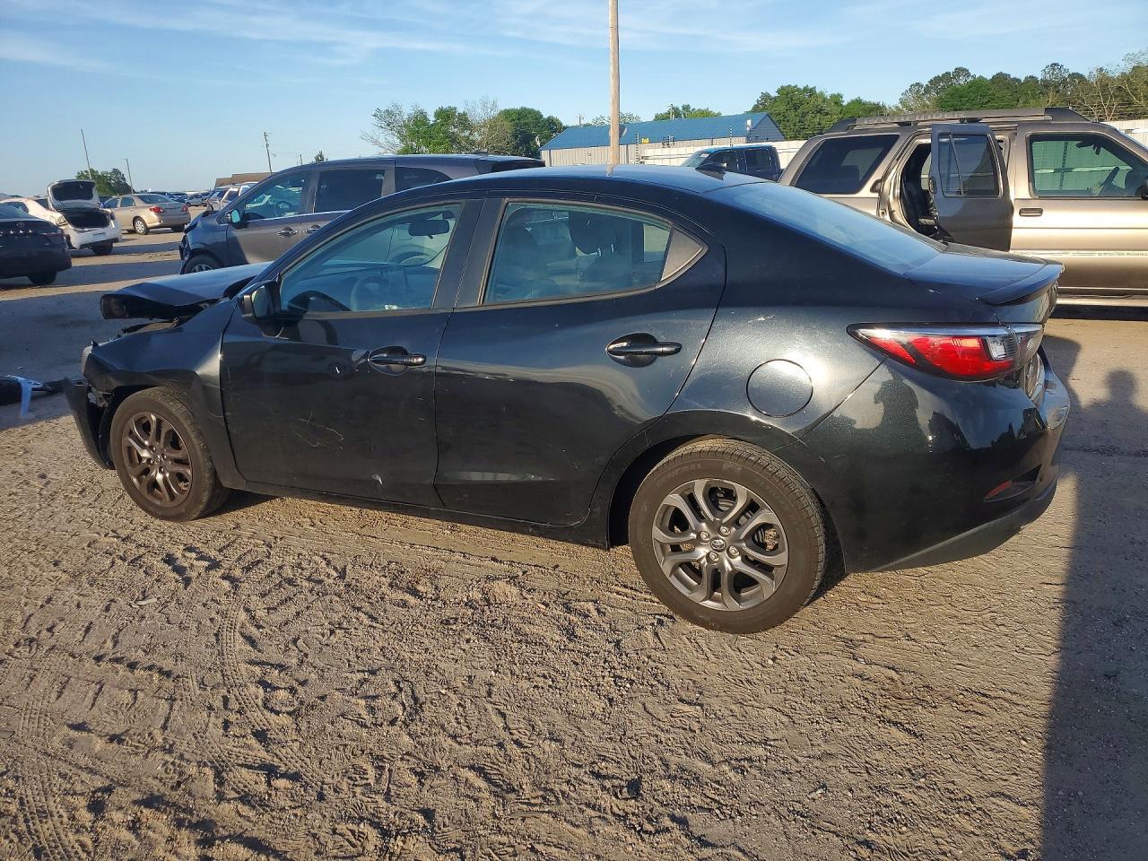 2019 Toyota Yaris Le - Image 2