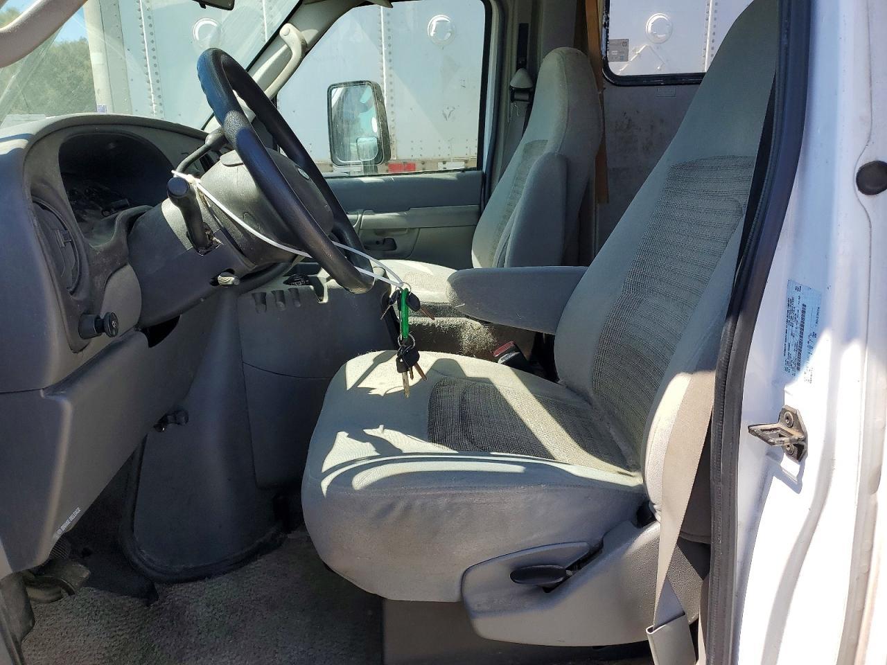 2005 Ford Econoline E350 Super Duty Cutaway Van - Фото 7