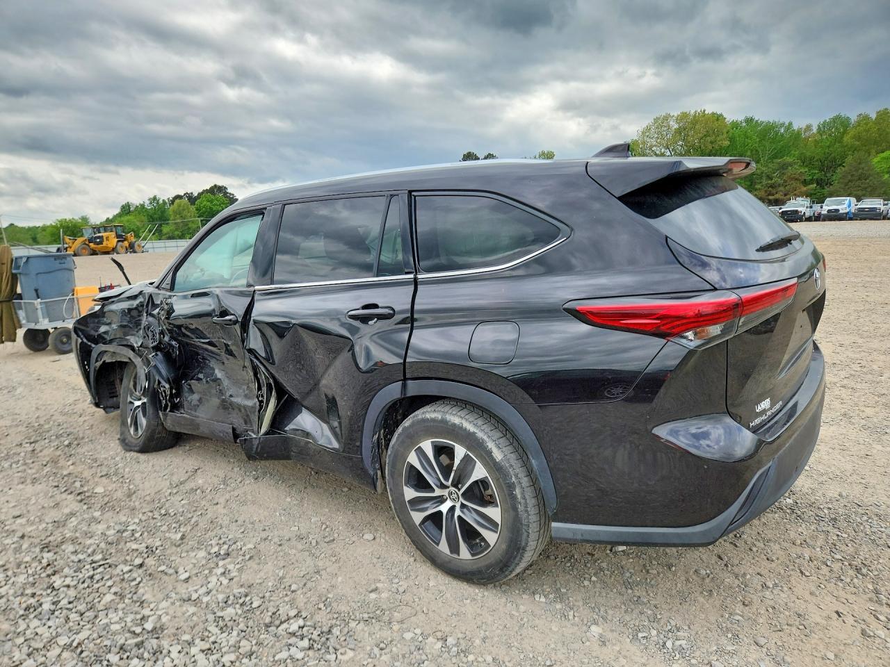 2021 Toyota Highlander Xle - Image 2