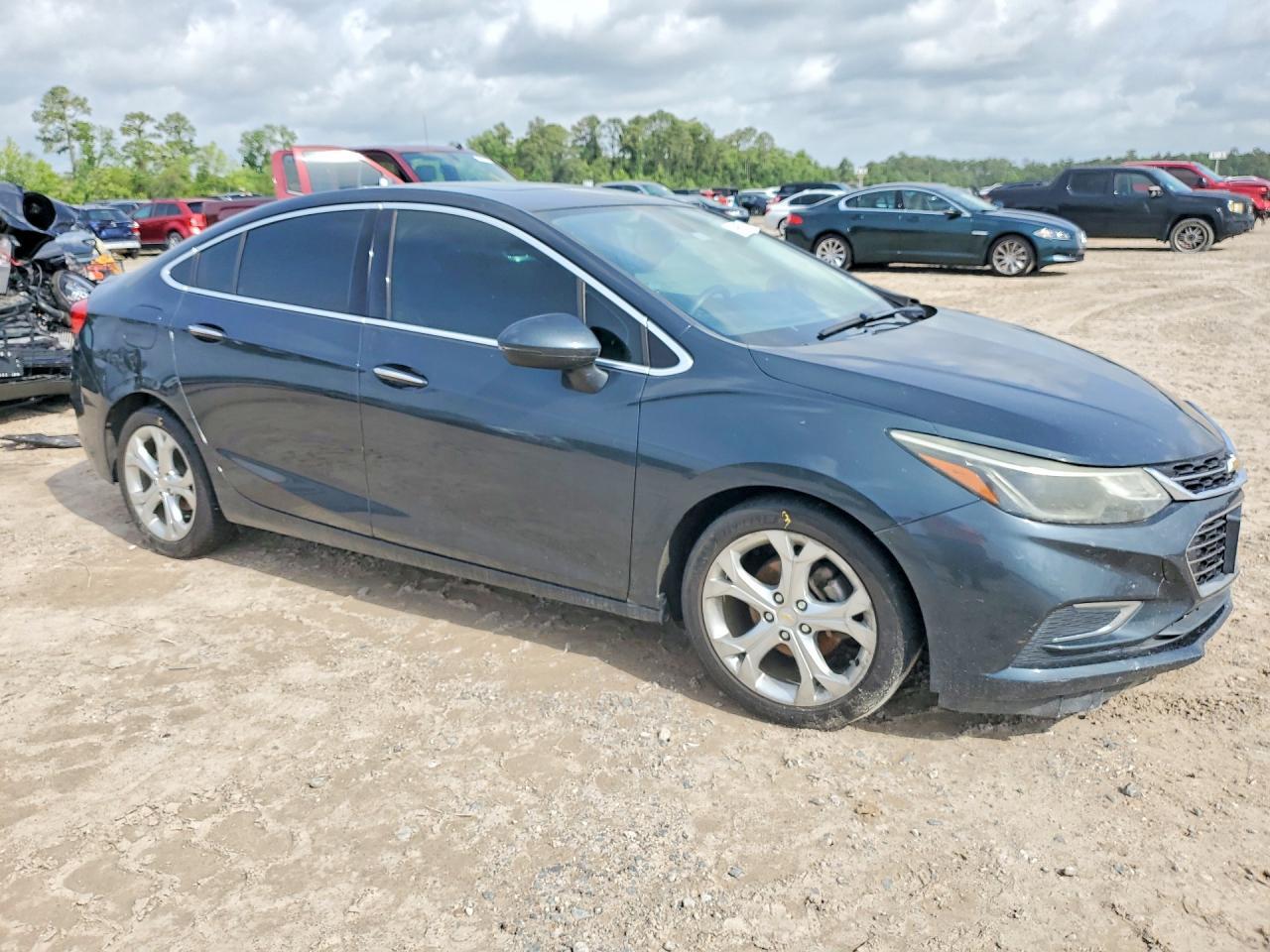 2017 Chevrolet Cruze Premier - Фото 4