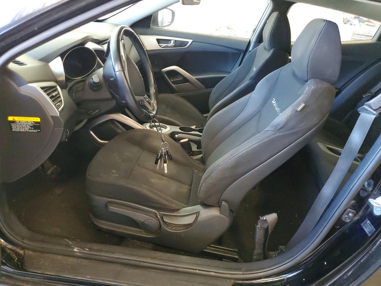 2017 Hyundai Veloster Base - Image 7