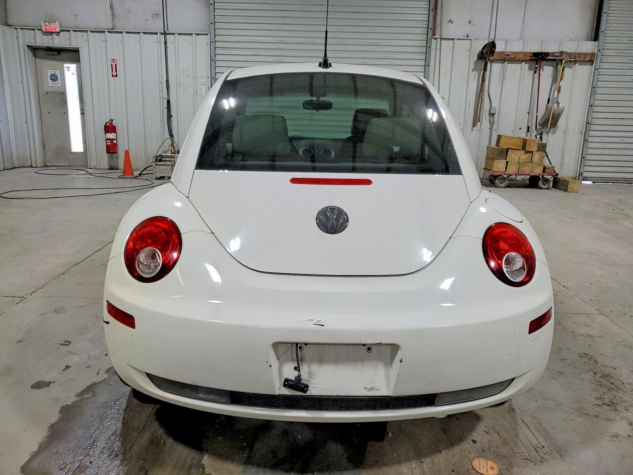 2008 Volkswagen New Beetle Triple White - Image 6