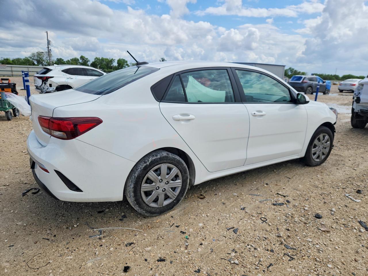 2023 Kia Rio Lx - Image 3